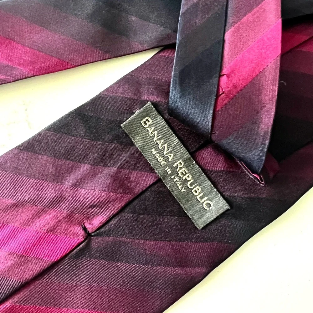 Vintage Men’s Banana Republic  100% Silk NeckTie Made in Italy
